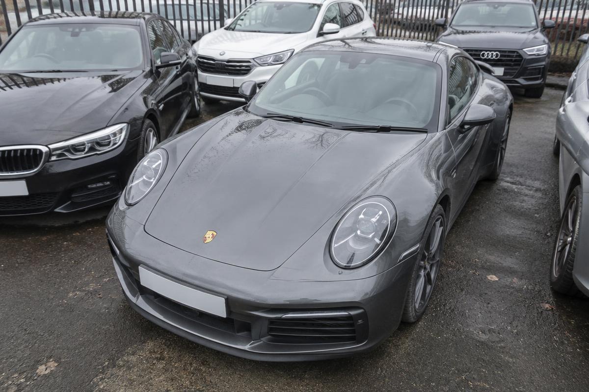 Annuncio Porsche 911 con le foto scattate nel piazzale
